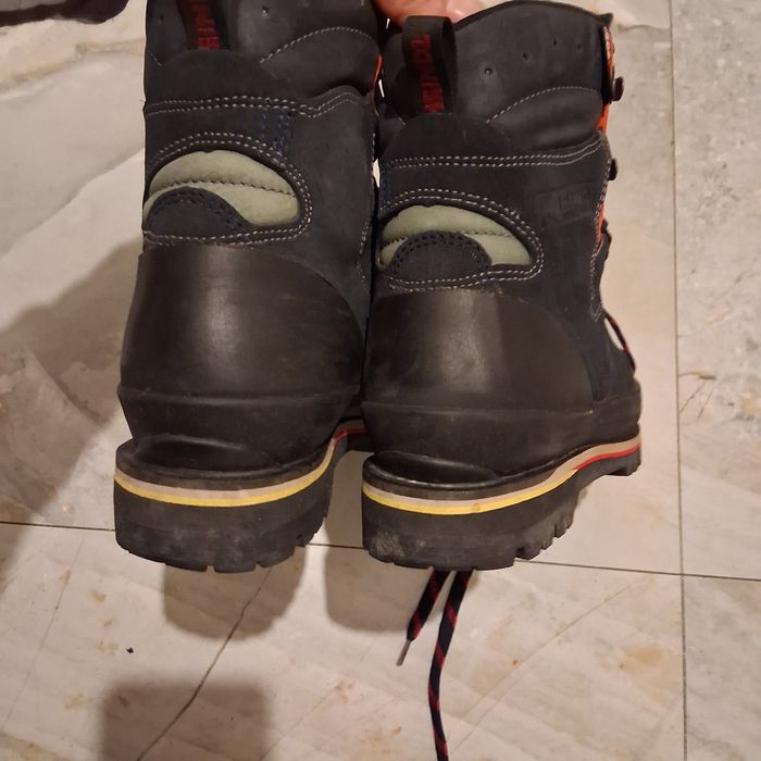 Bocanci trekking drumetie Meindl