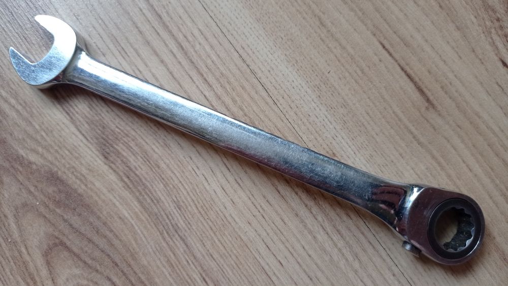 Звездогаечни тресчотни ключове