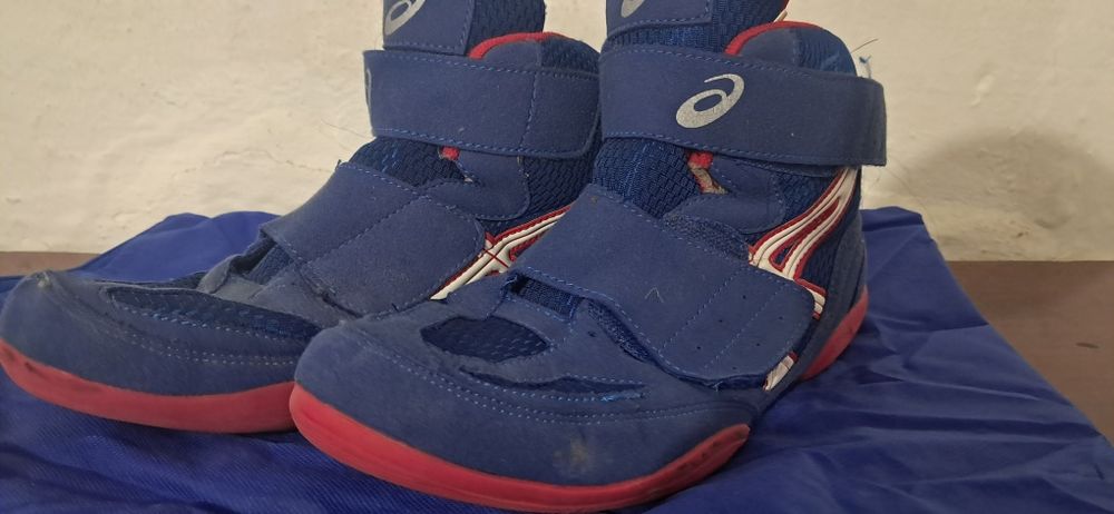 Продам борцовки асикс