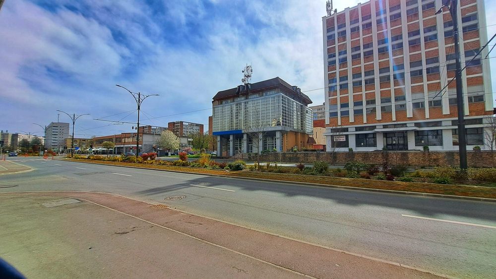 Clădire comercială cu 4 etaje de inchiriat situata