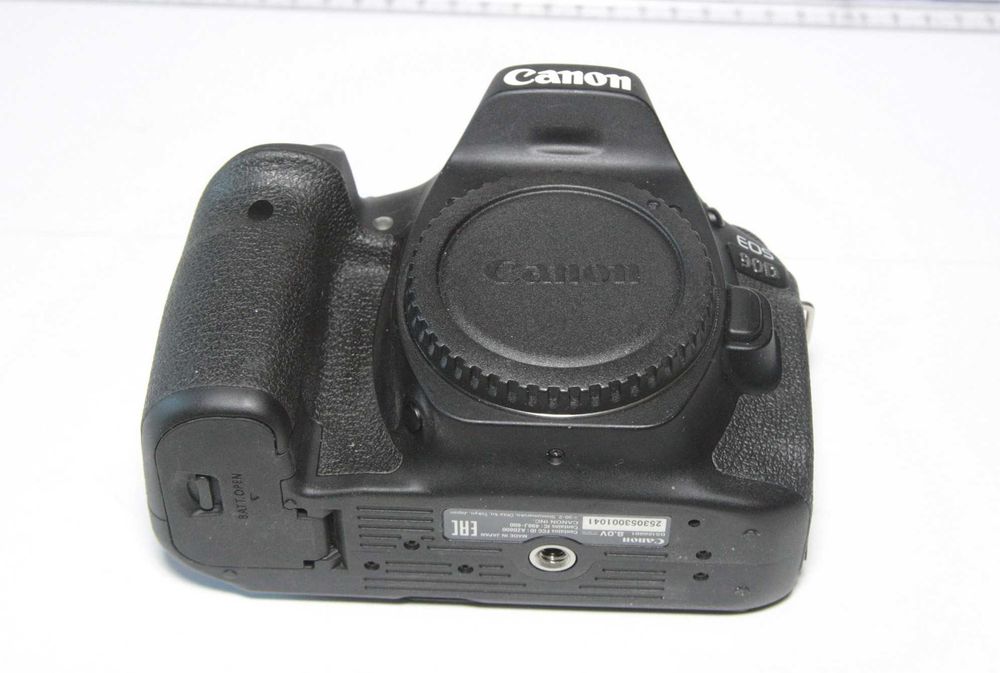 Canon 90 D + Sigma 18-300