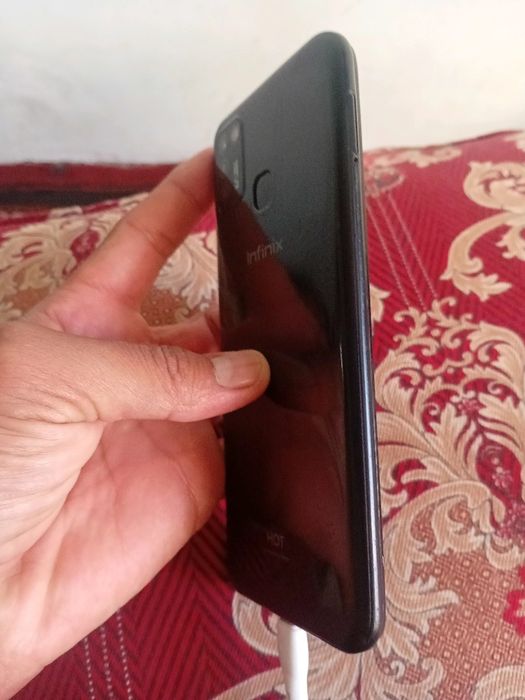 Infinix hot 10.      .