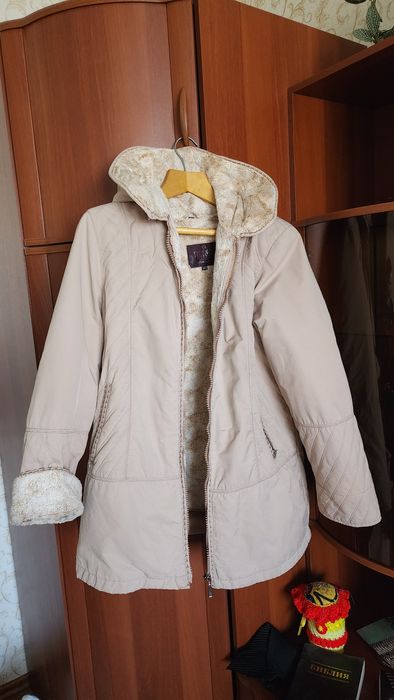 Продам женскую утеплённую куртку