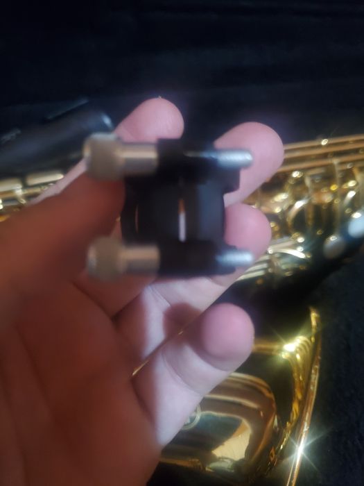 Vând brățară saxofon alto
