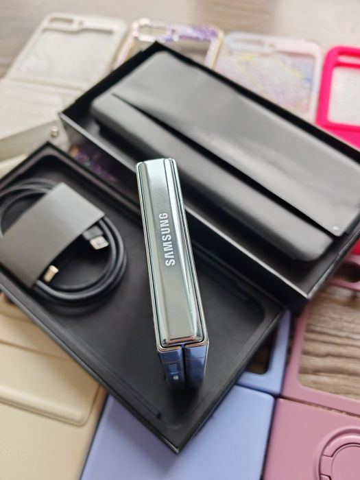 Vand Galaxy Z Flip5 512Gb