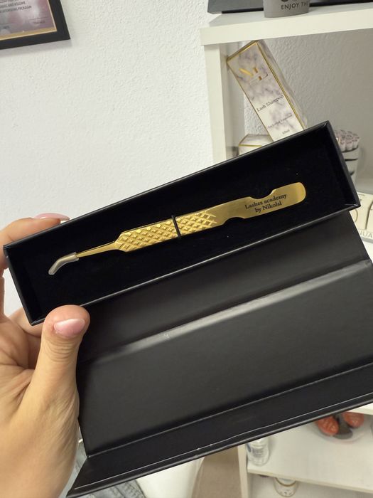 Продавам пинсети и мигли