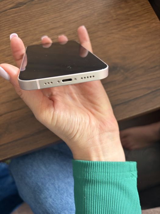 Продавам! Айфон 13