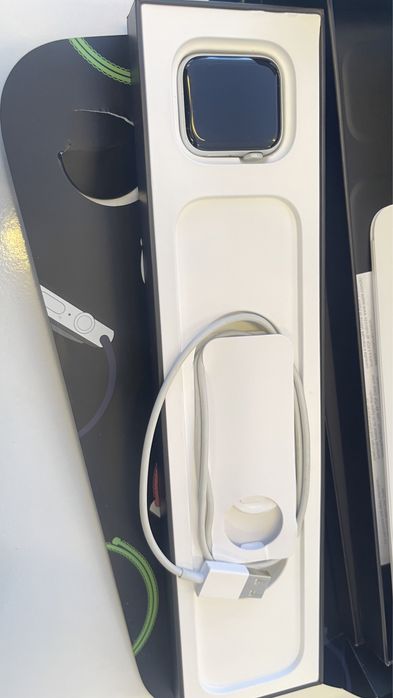 Смарт-часы Apple Watch Nike SE GPS