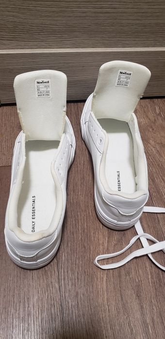 Белые кроссовки- кеды NewYorker