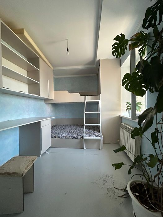 Үй сатылады. 10 соток 2 этаж