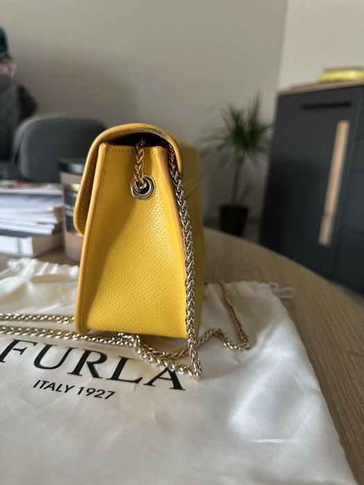Дамска чанта Furla Metropolis Mini, естествена кожа, жълта