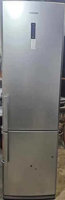 Холодильник Samsung