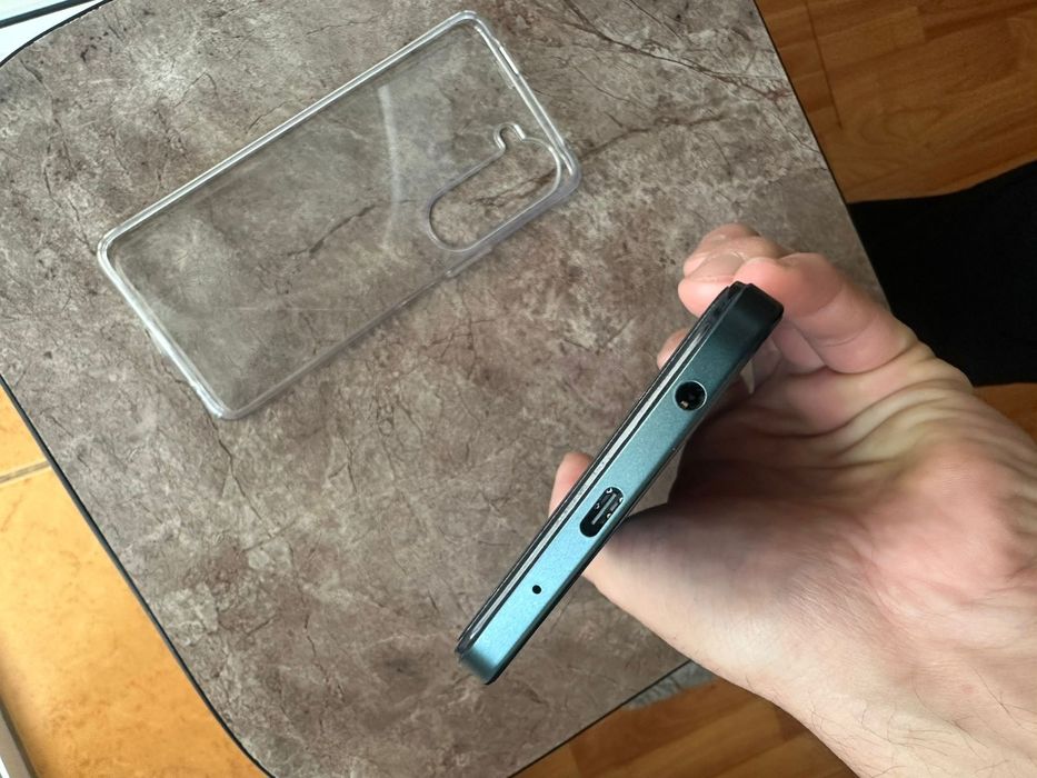 Продам VIVO Y04 128GB