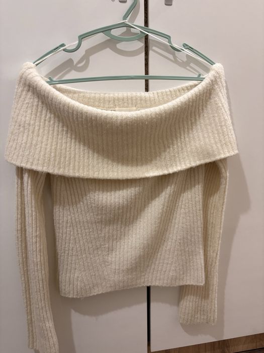 Пуловер с паднали рамена