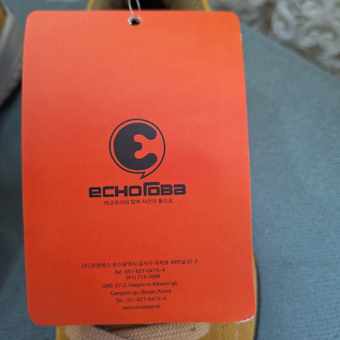 Кроссовки спортивные