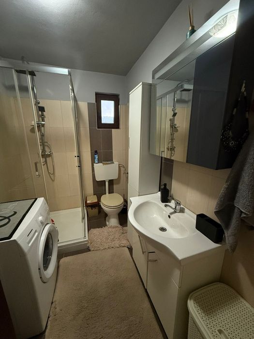 Închiriez apartament