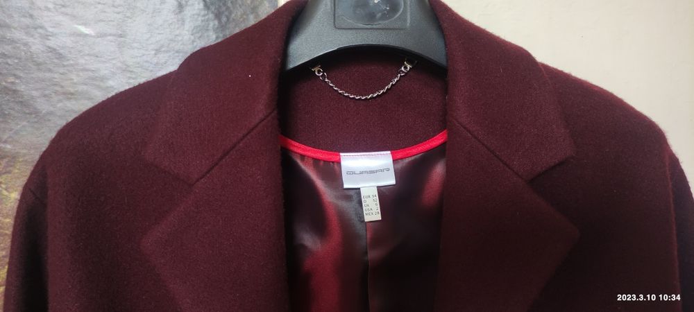 Демисезонное пальто.