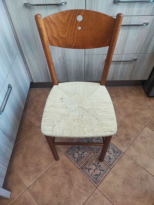 Масивна трапезна маса 140 на 80 и 4 стола