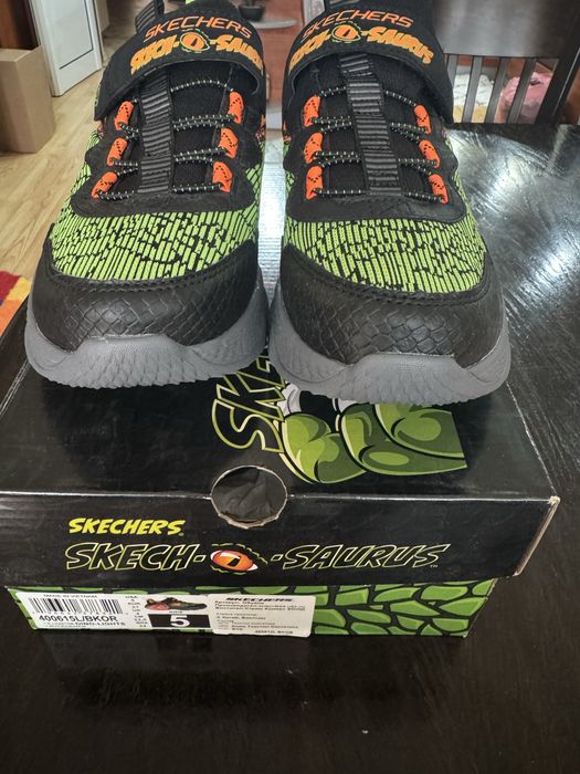 НОВИ!!!Детски Маратонки Skechers Dino lights N 37