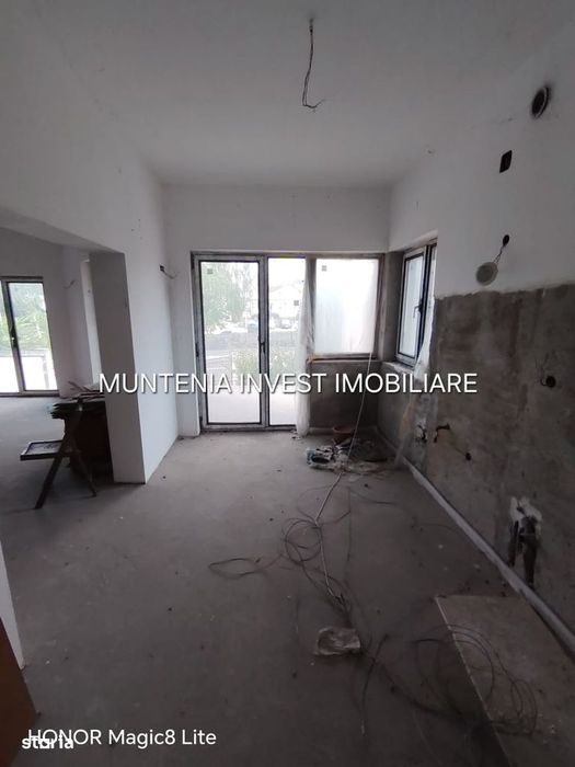 Oportunitate! Casă spațioasă, zona centrală - Pitești