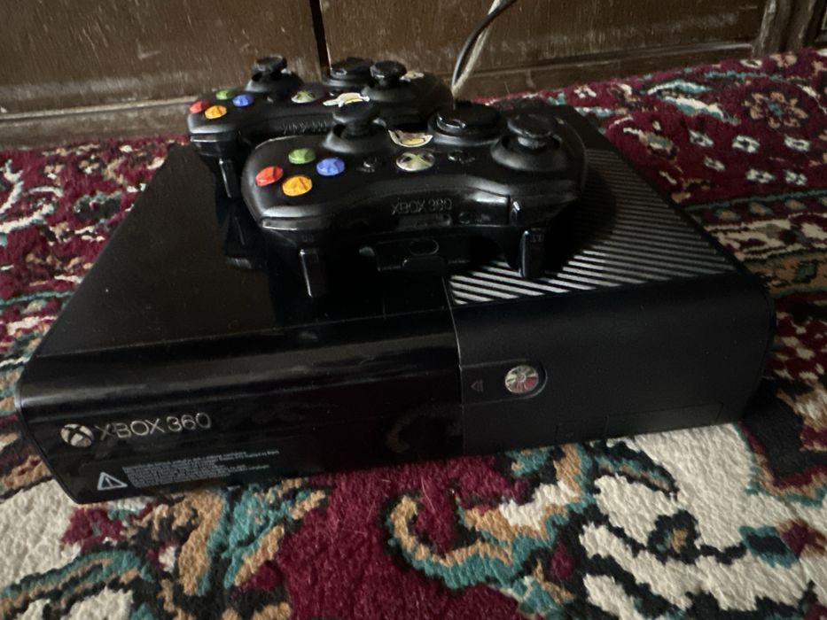 Игровая приставка XBOX 360