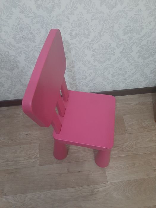 Продам  детский стол стулья