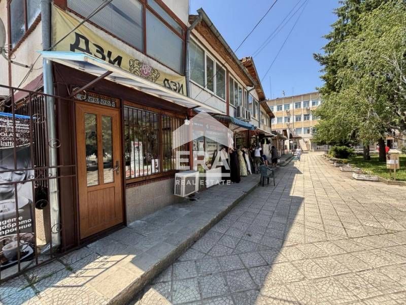 Продава се Магазин в Долни чифлик - 14 кв.м за 2500 €/кв.м - Снимка #3