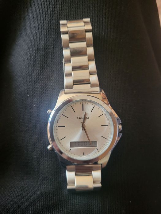 Часы Casio серебристый