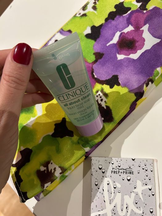 Set produse Clinique mini și pouch plus cadou primer Mac noi