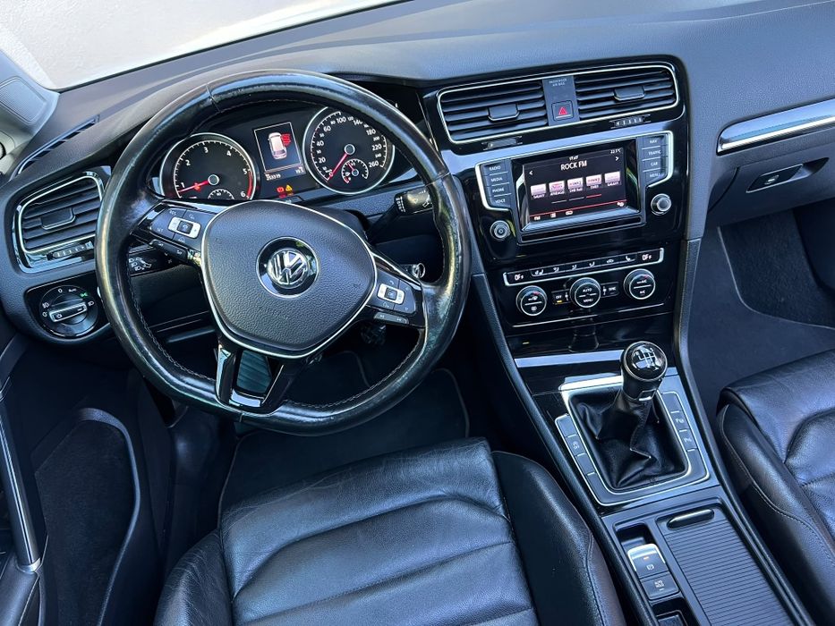 VW Golf 7 2.0 D Highline*Piele*Panoramic*
Bi-Xenon*Euro 6*Distronic*Lane assist