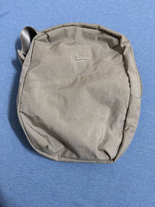 Чанти за кръст и презрамо