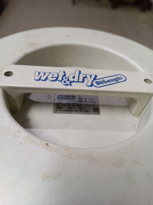 Прахосмукачка Delonghi Wet & Dry
