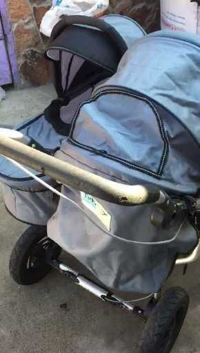 Двухместная коляска