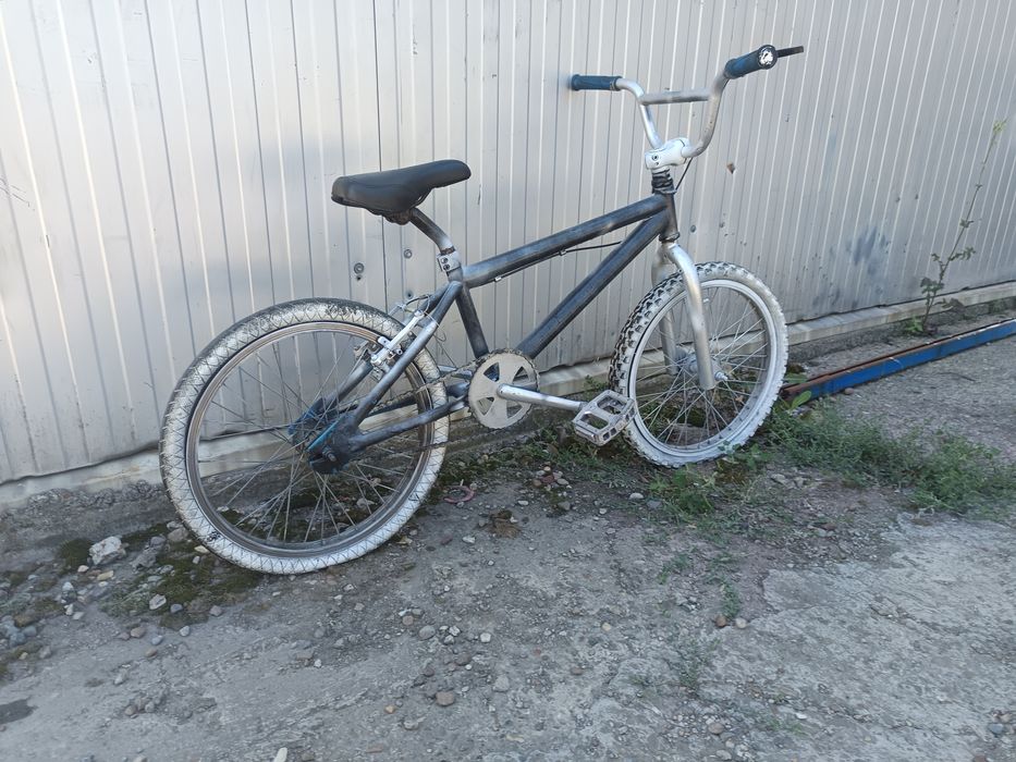 Vând bicicleta BMX 20"