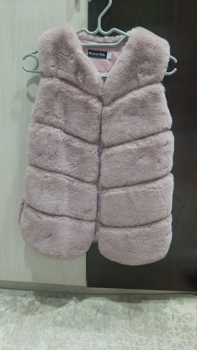 Продам жилетку на девочку