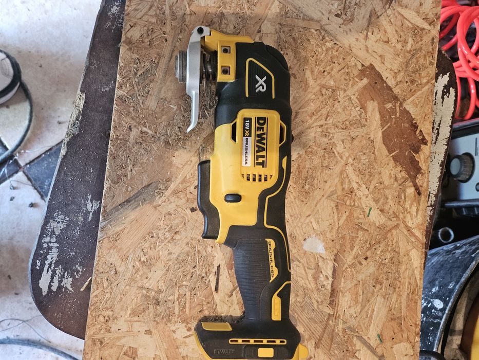 Multifuncțional aproape noua dewalt