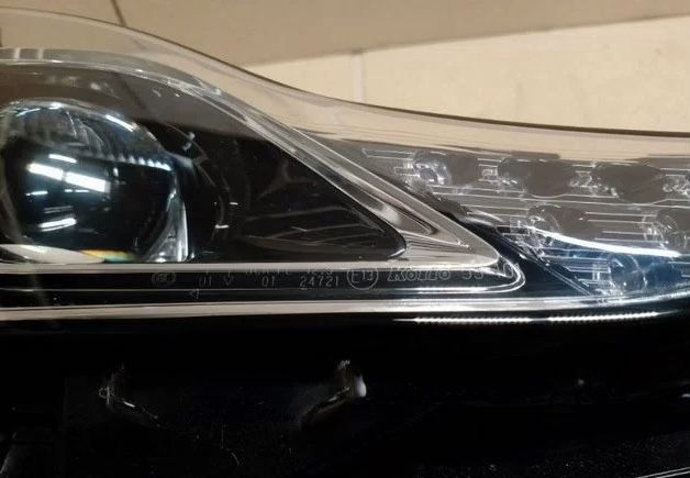 Передние фары Lexus IS 300