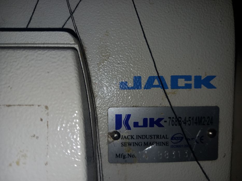 Швейная машина продаётся и аверлок