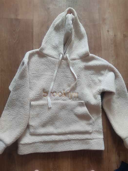 Продам 2 кофты на девочку.