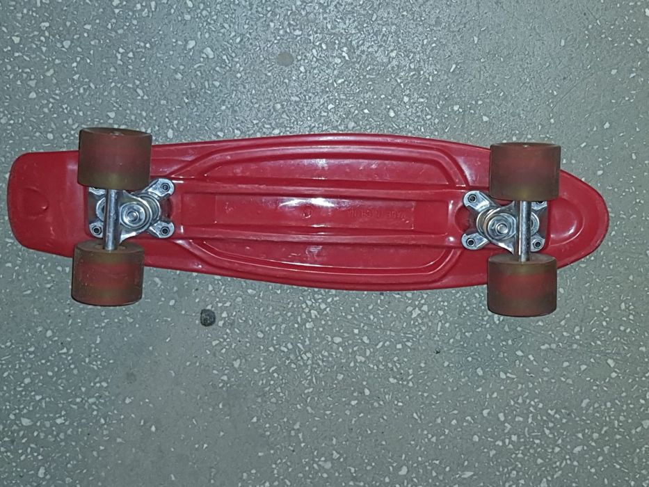 Penny board cu roți de silicon.