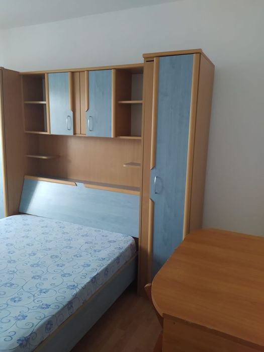 Camera de închiriat