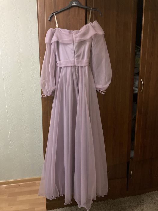 Продам платья новые