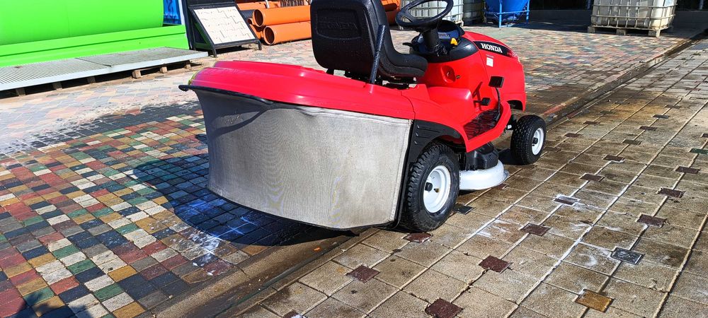 Tractoras de tuns iarba