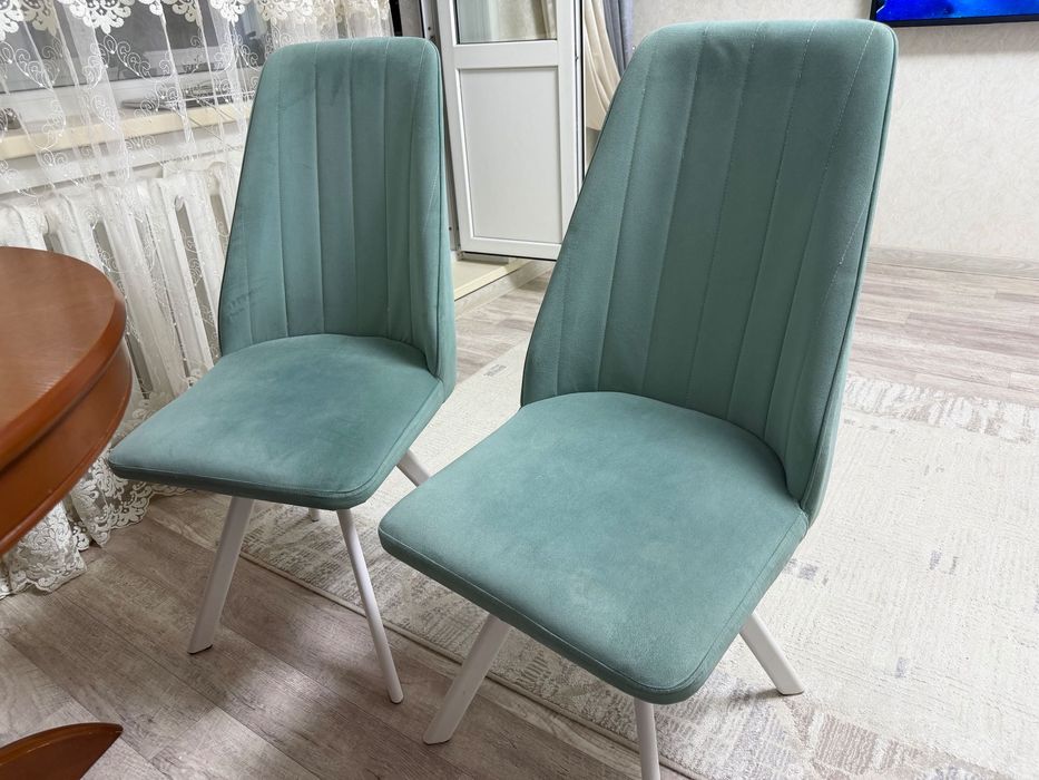 Продаю диван и два стула