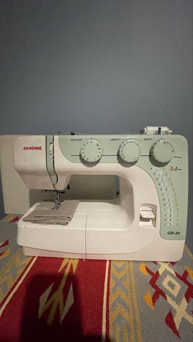 ШВЕЙНАЯ машинка    Janome GR24
