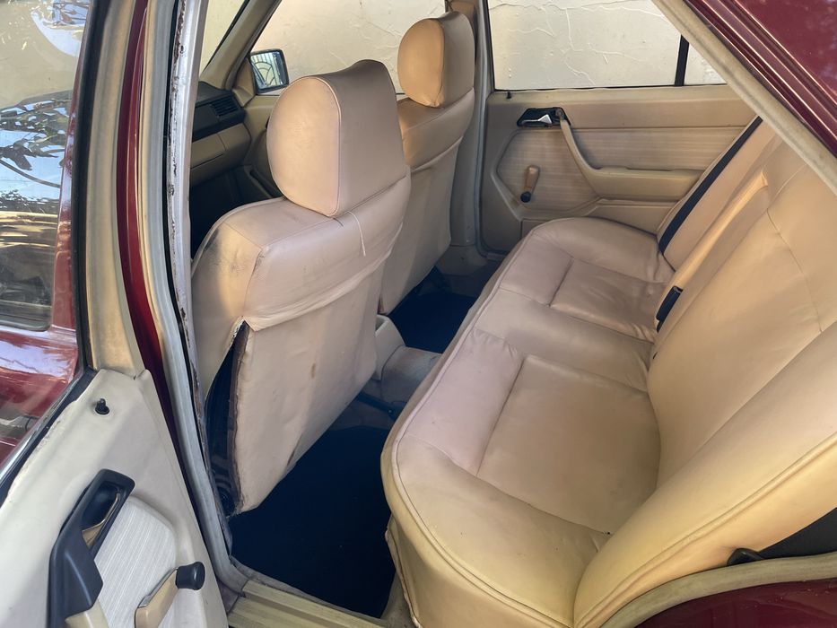 MERCEDES-BENZ E-Class 1986 — imagine 3
