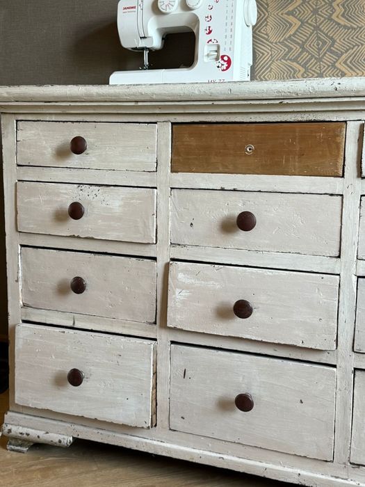 Комоды, антиквариат.