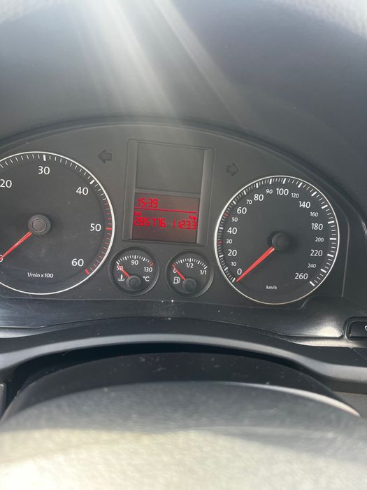 Vând Volkswagen golf 5