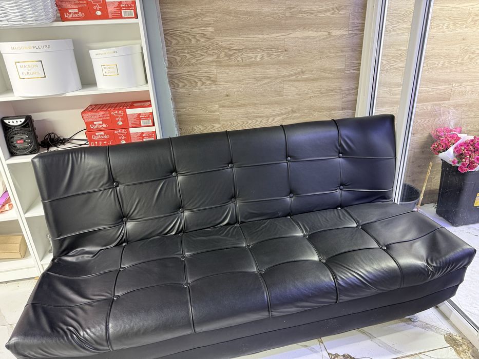 Срочно продам кожаный диван!