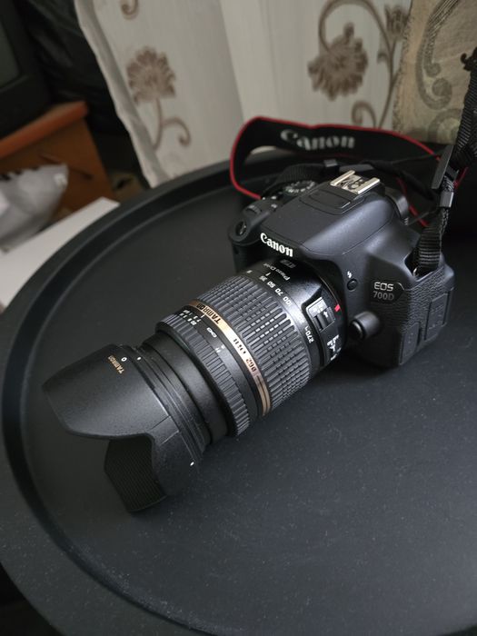 Vand Canon 700D  cu obiectiv Tamron 18 -270 mm